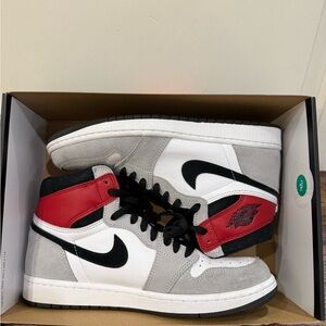 Air Jordan 1 Retro High OG "Light Smoke Grey" sneakers